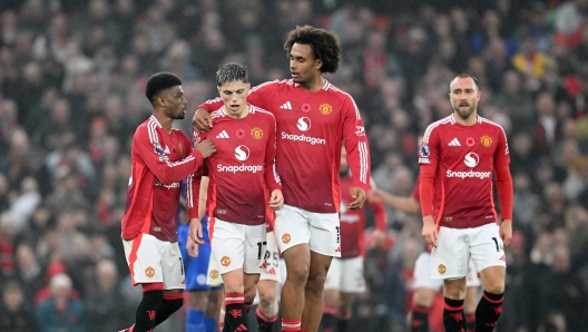 MANCHESTER, ENGLAND - NOVEMBER 10: Alejandro Garnacho of Manchester United celebrates scoring his team's third goal with Amad Diallo and Joshua Zirkzee during the Premier League match between Manchester United FC and Leicester City FC at Old Trafford on November 10, 2024 in Manchester, England. (Photo by Michael Regan/Getty Images)