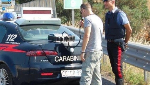 Carabinieri verifica alcoltest etilometro