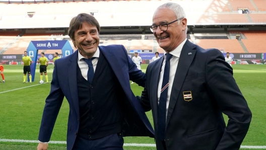 MILAN, ITALY - MAY 08: Head coach FC Internazionale Antonio Conte and head coach UC Sampdoria Claudio Ranieri greet prior to the Serie A match between FC Internazionale and UC Sampdoria at Stadio Giuseppe Meazza on May 08, 2021 in Milan, Italy. Sporting stadiums around Italy remain under strict restrictions due to the Coronavirus Pandemic as Government social distancing laws prohibit fans inside venues resulting in games being played behind closed doors. (Photo by Claudio Villa - Inter/Inter via Getty Images)