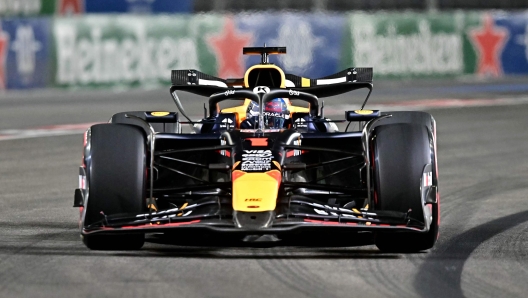 Red Bull Racing's Dutch driver Max Verstappen races during the qualifying session for the Las Vegas Formula One Grand Prix in Las Vegas, Nevada on November 22, 2024. (Photo by Frederic J. Brown / AFP)