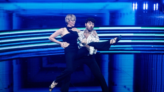 La coppia Federica Pellegrini e Angelo Madonia durante la trasmissione televisiva in onda su Rai Uno, Ballando con le Stelle, condotta da Milly Carlucci, Roma, 28 settembre 2024. ANSA/ANGELO CARCONI