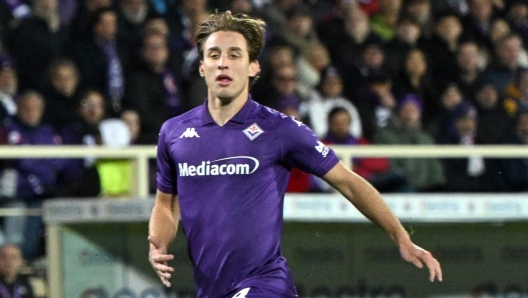 Fiorentina's Italian midfielder #04 Edoardo Bove runs during the Serie A football match between Fiorentina and Inter Milan at the Artemio Franchi stadium in Florence on December 1, 2024. (Photo by TIZIANA FABI / AFP)