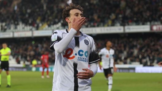 Tommaso Berti (Cesena) esulta dopo il goal durante la partita tra Cesena e Cosenza del Campionato di calcio Serie BKT 2024/25 - Orogel Stadium Dino Manuzzi, Cesena (FC), Italia - 14 dicembre 2024 - sport calcio - Campionato di calcio Serie BKT 2024/25 - Sport (foto di Fabrizio Zani/LaPresse)