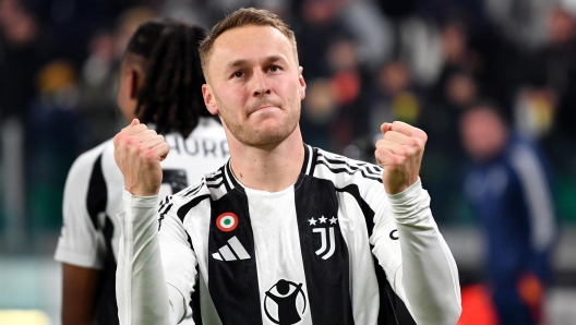 TURIN, ITALY - DECEMBER 17: Teun Koopmeiners of Juventus celebrates scoring his team's second goal during the Coppa Italia match between Juventus FC and Cagliari Calcio at Allianz Stadium on December 17, 2024 in Turin, Italy. (Photo by Valerio Pennicino/Getty Images)