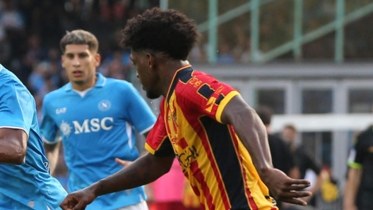 Napoli's Brazilian forward #07 David Neres (L) fights for the ball with Lecce's French defender #02 Andy Pelmard during the Italian Serie A football match between Napoli and Lecce at the Diego Armando Maradona stadium in Naples on October 26, 2024. (Photo by CARLO HERMANN / AFP)