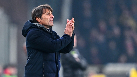 GENOA, ITALY - DECEMBER 21: Antonio Conte, head coach of Napoli, reacts during the Serie A match between Genoa and Napoli at Stadio Luigi Ferraris on December 21, 2024 in Genoa, Italy. (Photo by Simone Arveda/Getty Images)