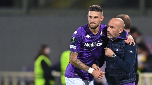 Cristiano Biraghi (ACF Fiorentina) celebrates after scoring a goal with Vincenzo Italiano (Head Coach of ACF Fiorentina) during the UEFA Conference League football match ACF Fiorentina vs Heart of Midlothian FC on October 13, 2022 at the Artemio Franchi stadium in Florence, Italy (Photo by Lisa Guglielmi/LiveMedia/NurPhoto via Getty Images)