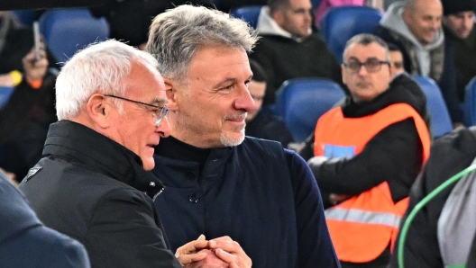 Roma's Italian head coach Claudio Ranieri (L) shakes hands with Lazio's Italian head coach Marco Baroni before the Italian Serie A football match between Roma and Lazio, at the Olympic stadium in Rome on January 5, 2025. (Photo by Andreas SOLARO / AFP)