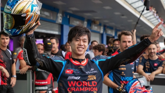 epa11686479 Japanese Moto2 rider Ai Ogura of MT Helmets - MSI celebrates after finishing second place to seal Moto2 world champion during the Moto2 race of the Motorcycling Grand Prix of Thailand at Chang International Circuit, Buriram province, Thailand, 27 October 2024.  EPA/PONGMANAT TASIRI