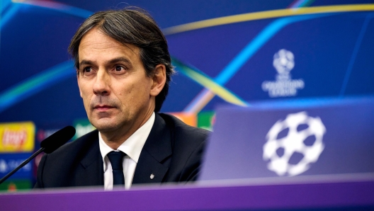 LEVERKUSEN, GERMANY - DECEMBER 09: Head Coach Simone Inzaghi of FC Internazionale speaks with the media  during the UEFA Champions League 2024/25 League Phase MD6 training and press conference at BayArena on December 09, 2024 in Leverkusen, Germany. (Photo by Mattia Ozbot - Inter/Inter via Getty Images)