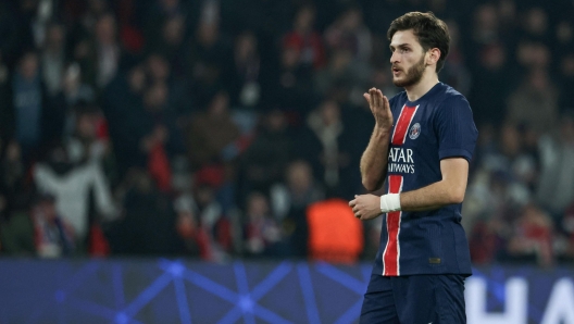 Paris Saint-Germain's Georgian forward #07 Khvicha Kvaratskhelia blows a kiss as he celebrates after scoring PSG's second goal during the UEFA Champions League knockout phase play-off 2nd leg football match between Paris Saint-Germain (FRA) and Brest (FRA) at the Parc des Princes stadium in Paris on February 19, 2025. (Photo by Thibaud MORITZ / AFP)