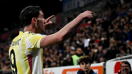 CAGLIARI, ITALY - FEBRUARY 23: Dusan Vlahovic of Juventus celebrates 0-1 goal during the Serie A match between Cagliari and Juventus at Sardegna Arena on February 23, 2025 in Cagliari, Italy. (Photo by Daniele Badolato - Juventus FC/Juventus FC via Getty Images)