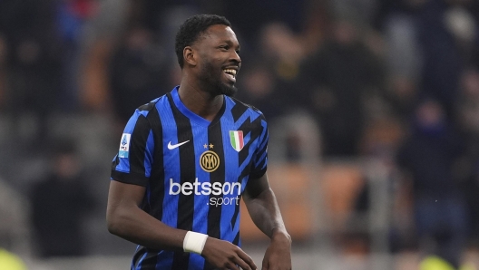 Inter Milan\'s Marcus Thuram celebrates after scoring the 3-1 goal for his team during the Serie A soccer match between Inter and Empoli the San Siro Stadium in Milan, Italy - January 19, 2025. Sport - Soccer  (Photo by Fabio Ferrari/LaPresse)