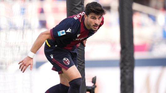 Bologna's Riccardo Orsolini celebrates after scoring the 2-1 goal for his team during the Serie A Enilive 2024/2025 match between Bologna and Cagliari - Serie A Enilive at Renato Dall?Ara Stadium - Sport, Soccer - Bologna, Italy - Sunday March 2, 2025 (Photo by Massimo Paolone/LaPresse)