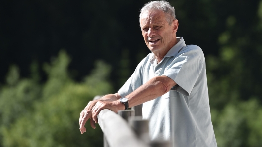 Maurizio Zamparini looks on during a training session