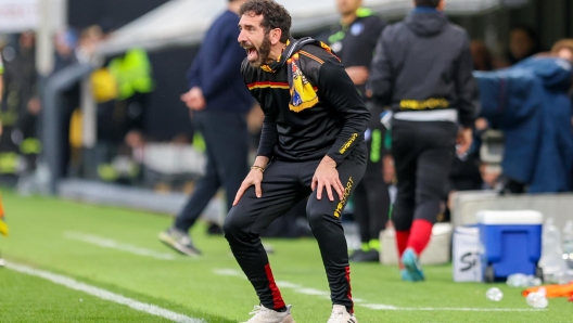 Catanzaro's head coach Fabio Caserta gestures during the Serie B soccer match between Spezia and Catanzaro at the Alberto Picco Stadium in La Spezia, Italy - Sunday, February 23, 2025. Sport - Soccer . (Photo by Tano Pecoraro/Lapresse)