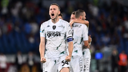 Ardian Ismajli in Empoli jersey