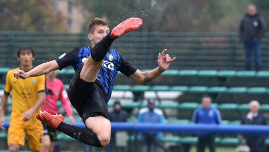 during the Serie A Primavera match between FC Internazionale U19 and Hellas Verona U19 at Stadio Breda on November 5, 2017 in near Sesto San Giovanni, Italy.
