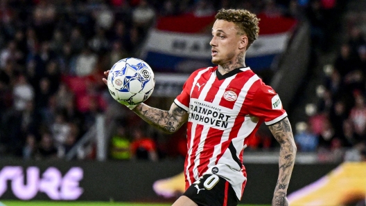 Noa Lang playing for PSV