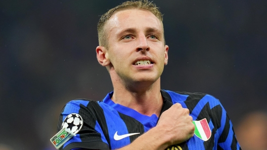 Inter Milan`s Davide Frattesi during the Uefa Champions League soccer match between Inter and Barcelona at San Siro Stadium in Milan , North Italy - Tuesday May 06, 2025 . Sport - Soccer (Photo by Spada/LaPresse)
