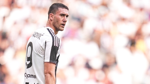 Dusan Vlahovic con la maglia della Juventus.