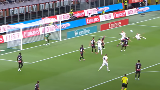 Bonazzoli scores with an overhead kick, Fofana is far away