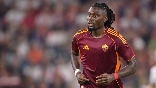 Manu Koné in azione con la maglia della Roma