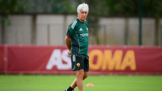 Gian Piero Gasperini, allenatore dell`AS Roma, durante una sessione di allenamento.