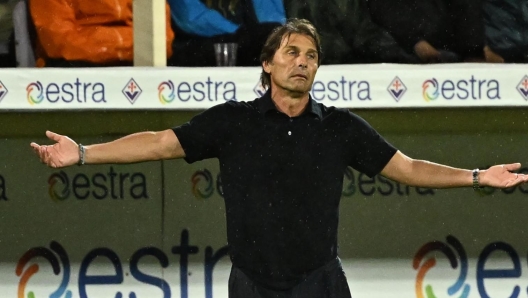 Napoli`s head coach Antonio Conte during the Italian serie A soccer match ACF Fiorentina vs SSC Napoli