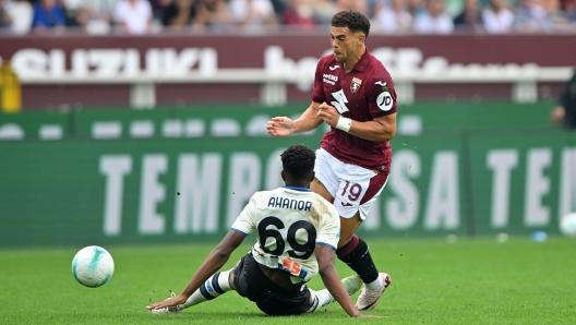 Honest Ahanor challenging Che Adams of Torino FC