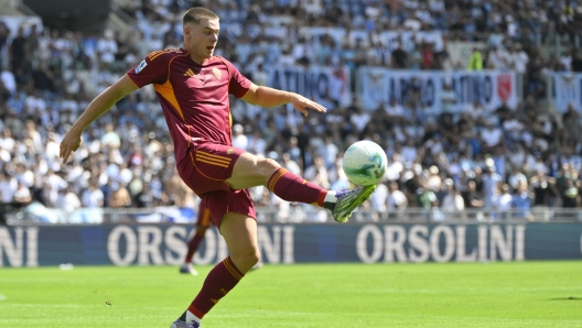 Evan Ferguson della Roma durante la partita di Serie A contro la Lazio allo Stadio Olimpico di Roma, Italia - Domenica 21 settembre 2025. Sport - Calcio. (Foto di Fabrizio Corradetti / LaPresse)