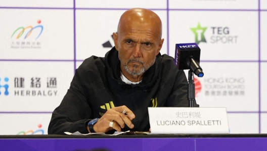 Juventus's manager Luciano Spalletti takes part in a press conference ahead of their football match against Chelsea at Kai Tak Stadium in Hong Kong on August 4, 2026. (Photo by May JAMES / AFP)