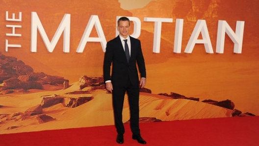 LONDON, ENGLAND - SEPTEMBER 24: Matt Damon attends the European premiere of "The Martian" at Odeon Leicester Square on September 24, 2015 in London, England. (Photo by Eamonn M. McCormack/Getty Images)