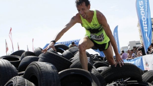 Strongmanrun, il vincitore Caroni (Ultramaratoneta), Bibione 09 maggio 2015. ANSA/ANDREA SOLERO