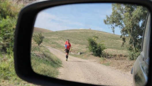 Gabriele Mazzoccoli in cammino nella sua Basilicata (foto dal suo profilo Facebook)