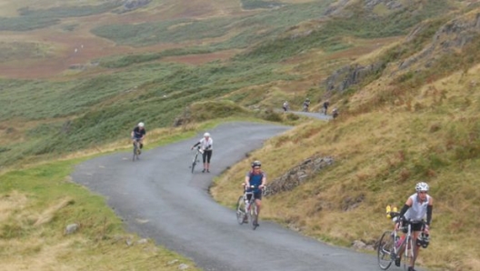 Al Wasdale X triathlon, qualcuno è costretto a scendere alla bici