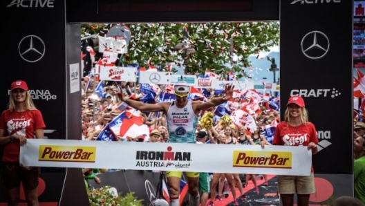 L'arrivo trionfale all'Ironman Lanzarote