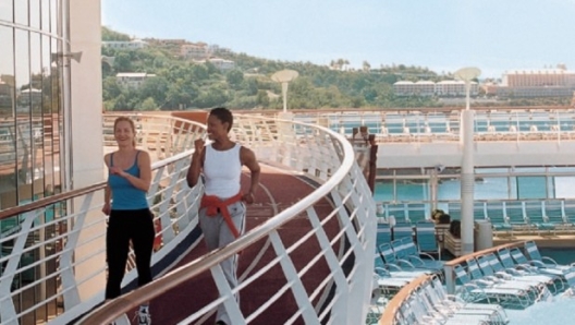 Di corsa a bordo di una nave da crociera.