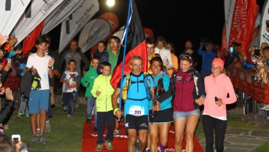 Bruno Brunod sul traguardo di Cogne tra gli applausi dei suoi tifosi