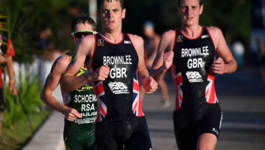 Jonathan Brownlee al comando della gara di Cozumel con Schieman e il fratello Alistair (Carr)