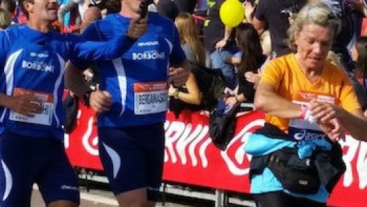 L’ex azzurro del rugby Mauro Bergamasco al traguardo della Venice Marathon