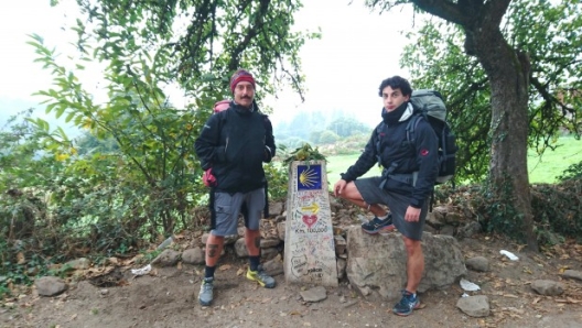 Il cippo che contrassegna gli ultimi 100 km che mancano a Santiago