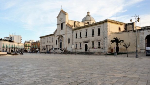 Cattedrale di Giovinazzo, Puglia, arrivo della Maratona delle Cattedrali in Piazza Vittorio Emanuele II.