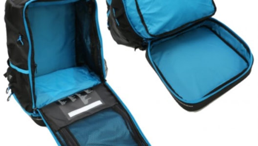 Tutto il necessario per affrontare un triathlon anche in uno zaino più compatto, ma decisamente capiente: Tyr Apex Backpack ha uno spazio principale di 40 litri e dispone di un vano porta computer