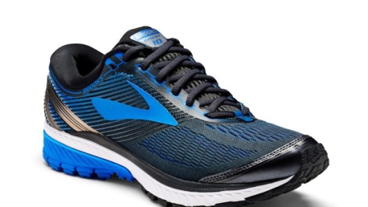 Brooks Ghost 10: più ammortizzata grazie all’intersuola in BioMoGo DNA, più confortevole, con la tomaia Air Mash in stampa in 3D Fit Print migliora la calzata e regala una piacevole sensazione di leggerezza, e con un design più accattivante