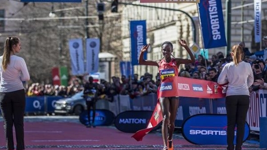  Joan Chelimo Melly taglia per prima il traguardo di Praga