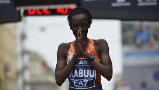 Lucy Kabuu, vincitrice tra le donne. foto LaPresse/ Marco Alpozzi