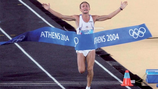 Stefano Baldini sul traguardo di Atene 2004