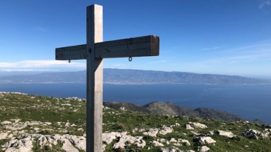 Lo Stretto di Messina visto dalla cima di Monte Scuderi