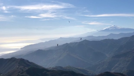 I monti Peloritani e l'Etna sullo sfondo